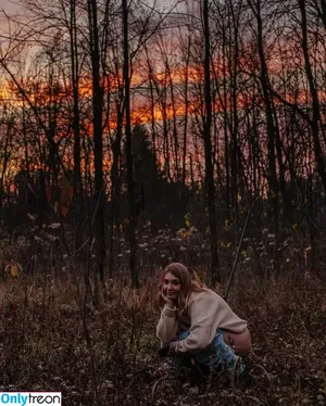 Sophie Nelisse / sophie__nelisse nude photo #0015