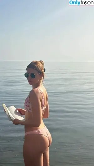 Sophie Nelisse / sophie__nelisse nude photo #0029