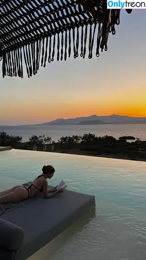Sophie Nelisse / sophie__nelisse nude photo #0031