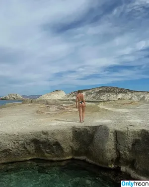 Sophie Nelisse / sophie__nelisse nude photo #0033
