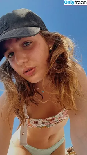 Sophie Nelisse / sophie__nelisse nude photo #0040