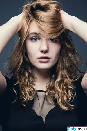 Sophie Nelisse / sophie__nelisse nude photo #0046