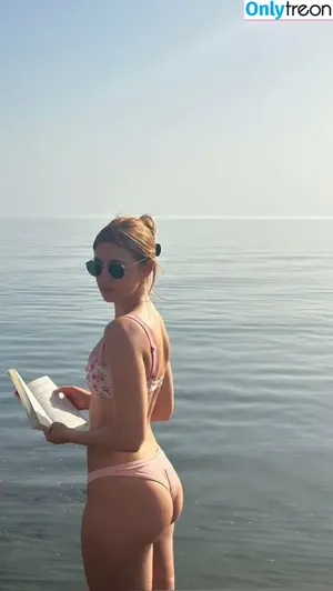 Sophie Nelisse / sophie__nelisse nude photo #0049