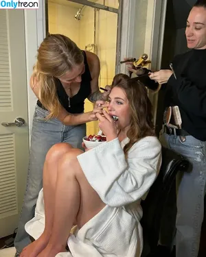 Sophie Nelisse / sophie__nelisse nude photo #0058