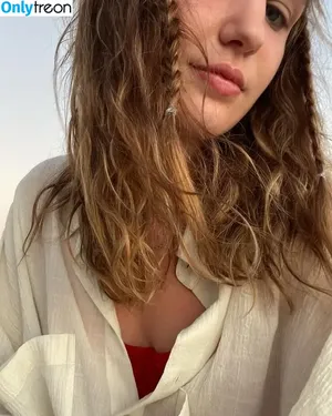 Sophie Nelisse / sophie__nelisse nude photo #0061