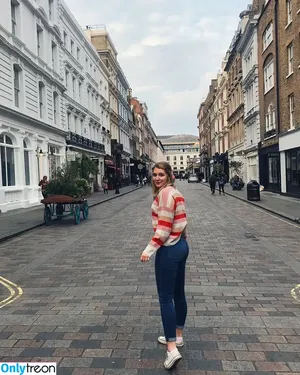 Sophie Nelisse / sophie__nelisse nude photo #0079