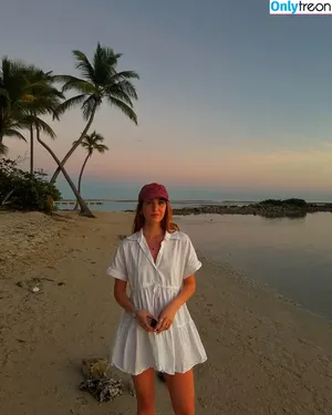 Sophie Nelisse / sophie__nelisse nude photo #0090