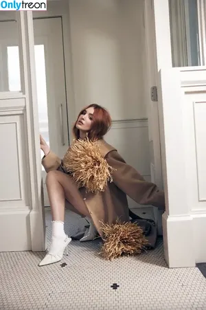 Sophie Nelisse / sophie__nelisse nude photo #0111