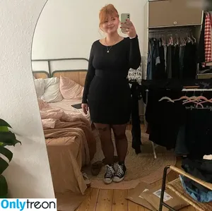 Sophie Passmann / Sophiepassmann nude photo #0018