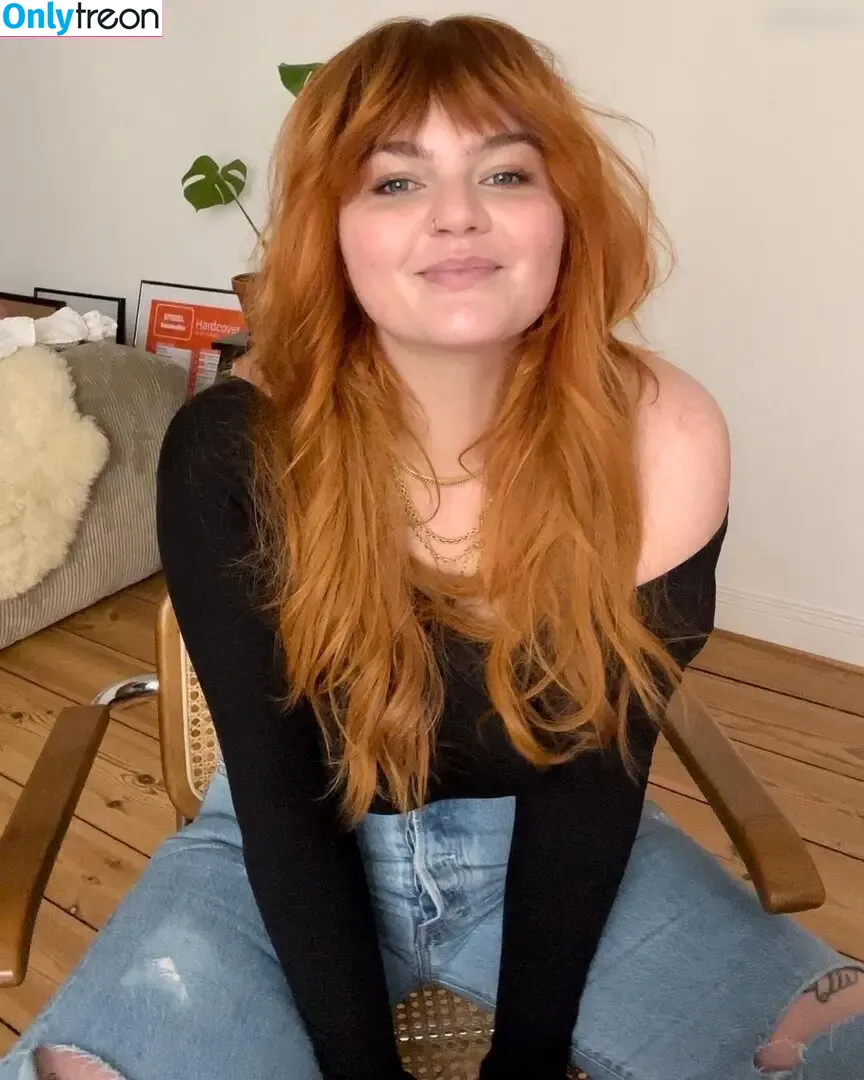 Sophie Passmann nude photo #0001 (Sophiepassmann)