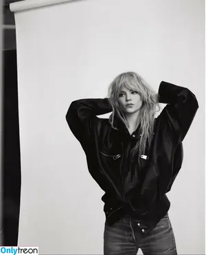 Sophie Thatcher / soapy.t фото голая #0678