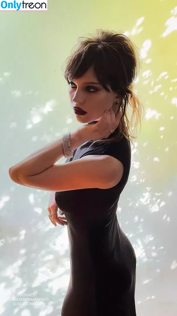 Sophie Thatcher голая photo #0061 (soapy.t / sophie_thatcher)