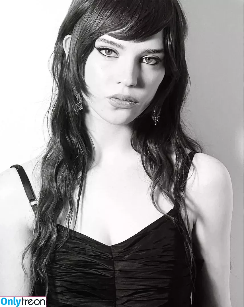 Sophie Thatcher голая photo #0077 (soapy.t / sophie_thatcher)
