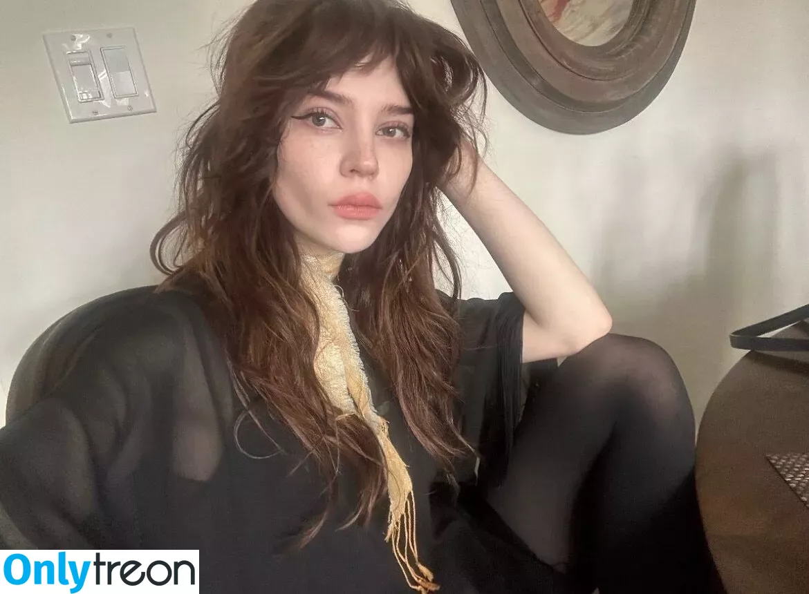 Sophie Thatcher голая photo #0081 (soapy.t / sophie_thatcher)