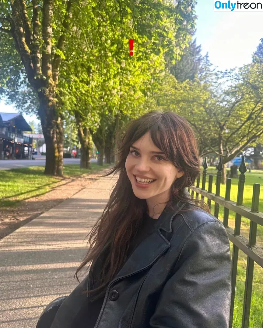Sophie Thatcher голая photo #0082 (soapy.t / sophie_thatcher)