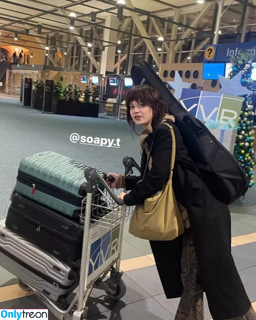 Sophie Thatcher голая photo #0083 (soapy.t / sophie_thatcher)