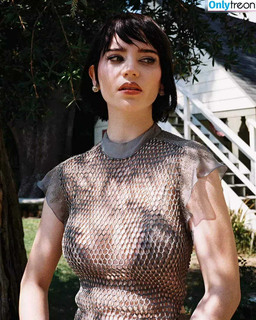 Sophie Thatcher голая photo #0129 (soapy.t / sophie_thatcher)
