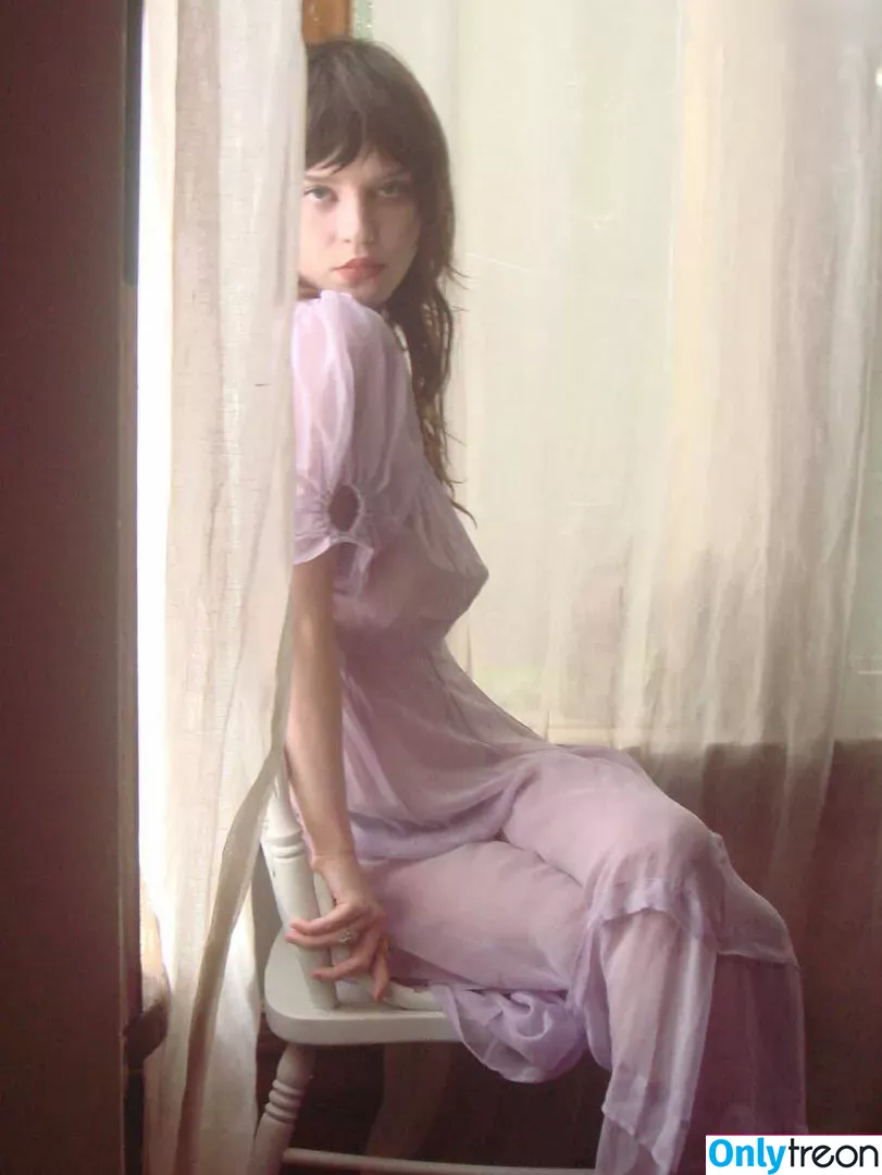 Sophie Thatcher голая photo #0135 (soapy.t / sophie_thatcher)