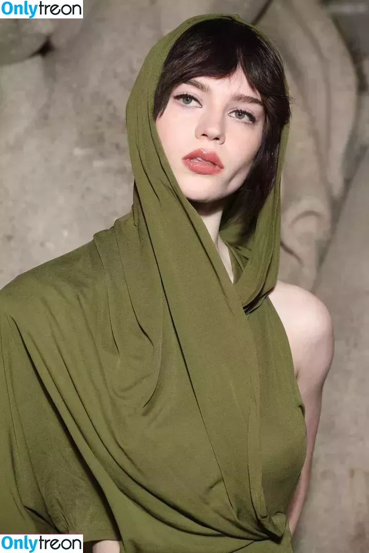 Sophie Thatcher голая photo #0147 (soapy.t / sophie_thatcher)