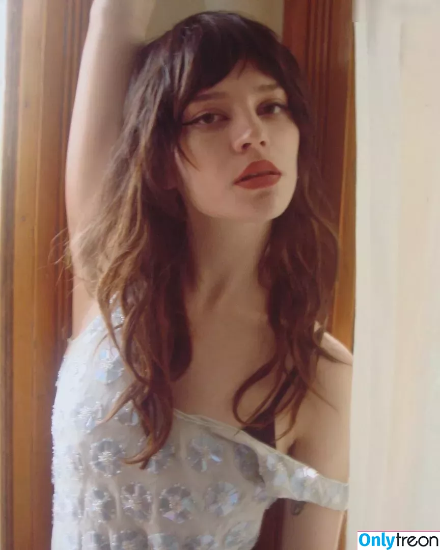 Sophie Thatcher голая photo #0148 (soapy.t / sophie_thatcher)