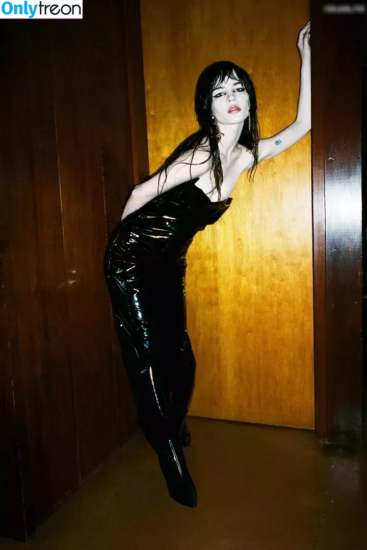 Sophie Thatcher голая photo #0152 (soapy.t / sophie_thatcher)