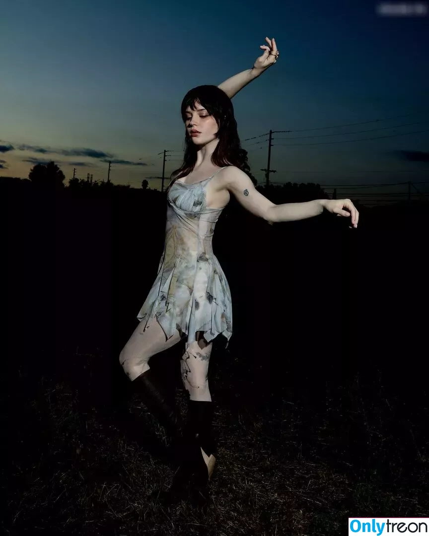 Sophie Thatcher nude photo #0160 (soapy.t / sophie_thatcher)