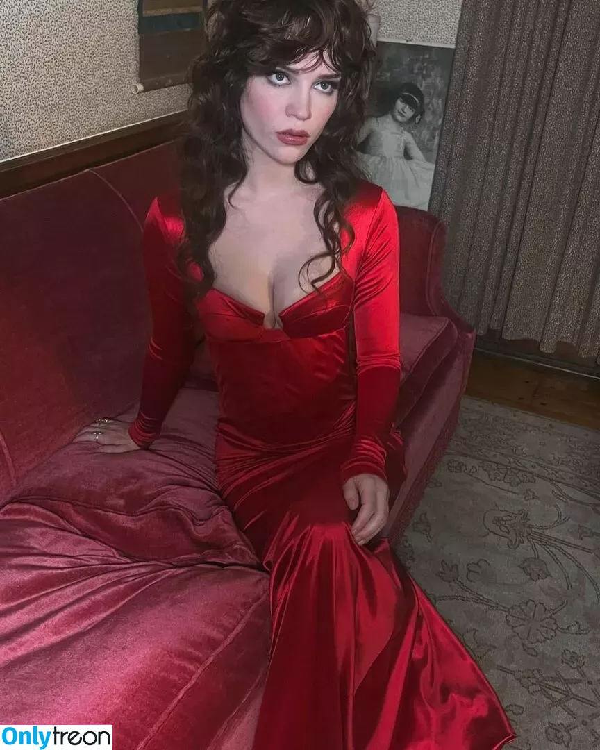 Sophie Thatcher голая photo #0219 (soapy.t / sophie_thatcher)