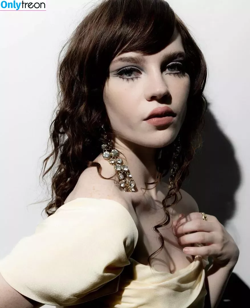 Sophie Thatcher голая photo #0233 (soapy.t / sophie_thatcher)