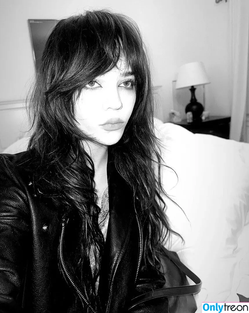 Sophie Thatcher голая photo #0234 (soapy.t / sophie_thatcher)
