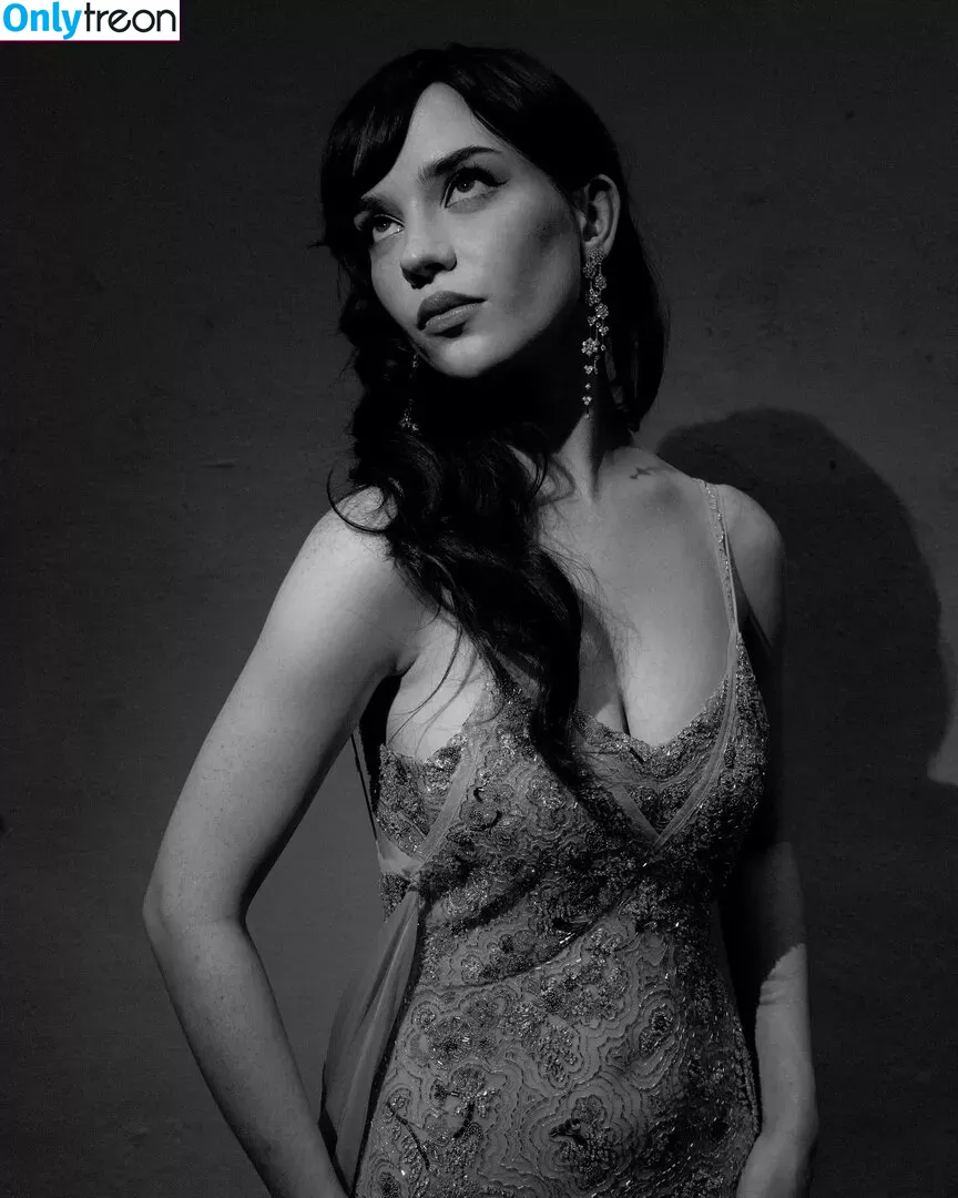 Sophie Thatcher голая photo #0271 (soapy.t / sophie_thatcher)