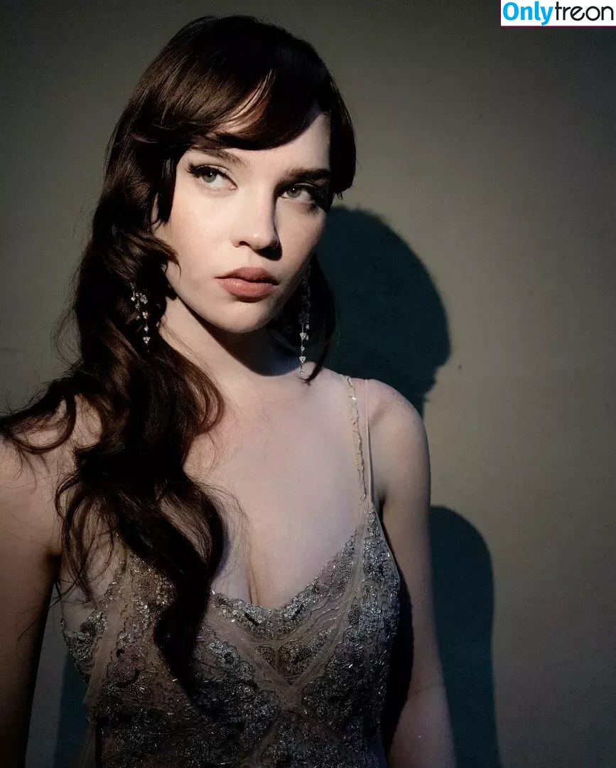 Sophie Thatcher голая photo #0277 (soapy.t / sophie_thatcher)