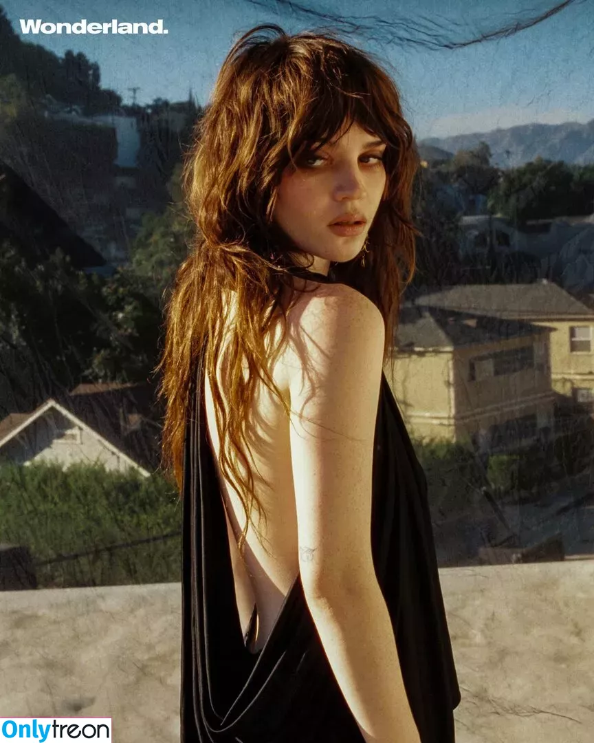 Sophie Thatcher голая photo #0303 (soapy.t / sophie_thatcher)