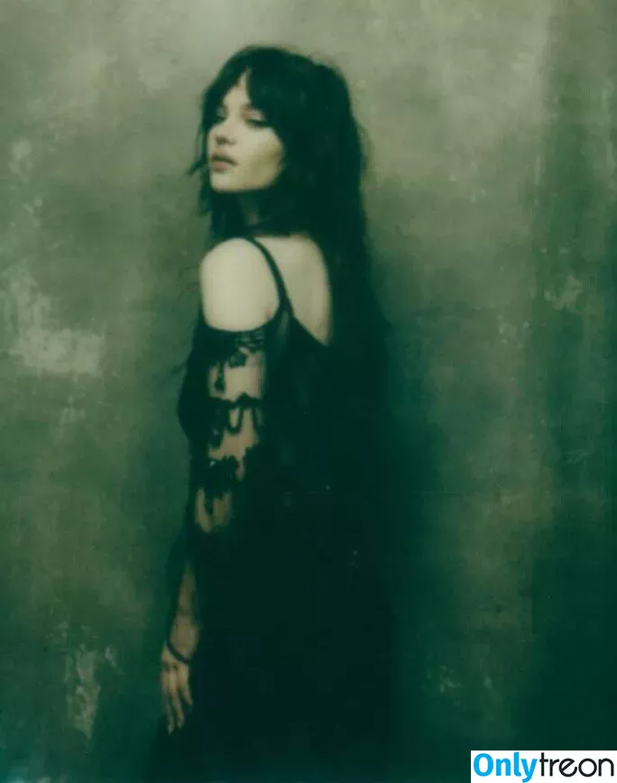 Sophie Thatcher голая photo #0308 (soapy.t / sophie_thatcher)