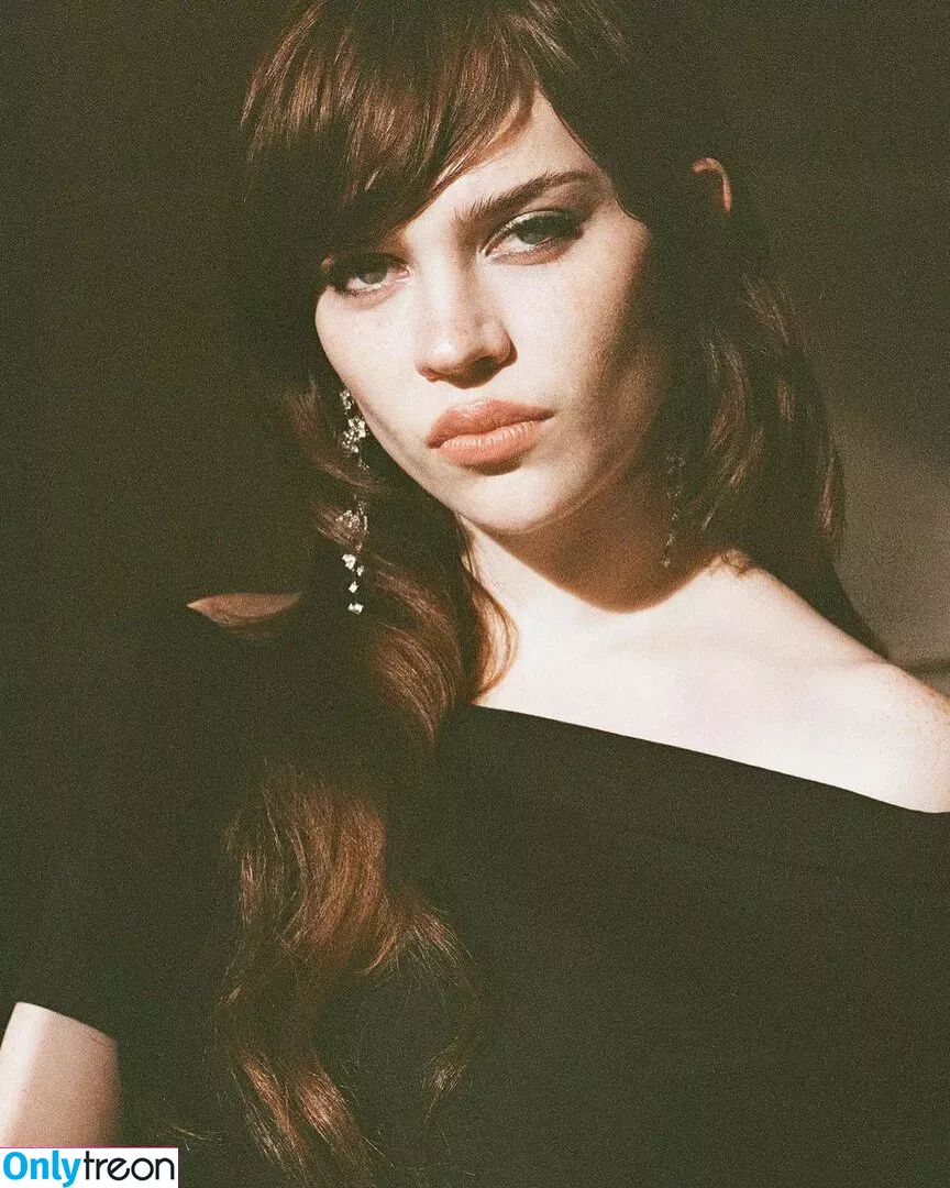 Sophie Thatcher голая photo #0319 (soapy.t / sophie_thatcher)