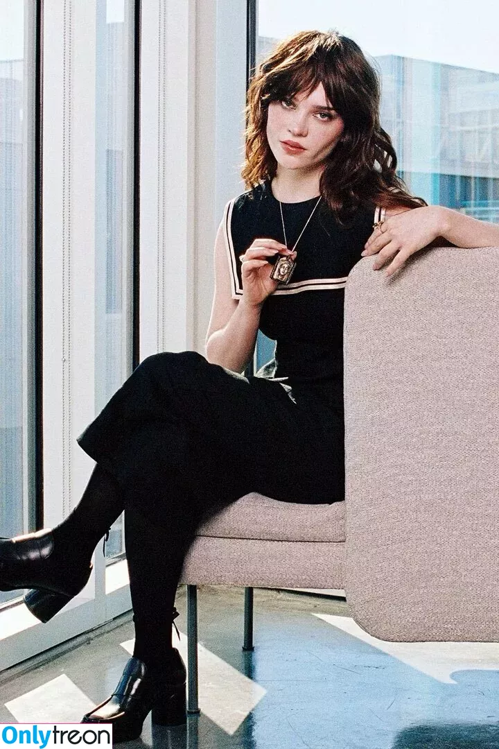 Sophie Thatcher голая photo #0339 (soapy.t / sophie_thatcher)