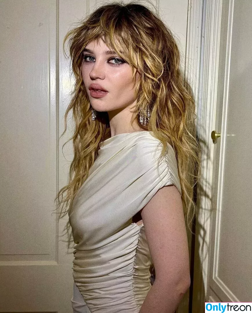 Sophie Thatcher голая photo #0346 (soapy.t / sophie_thatcher)