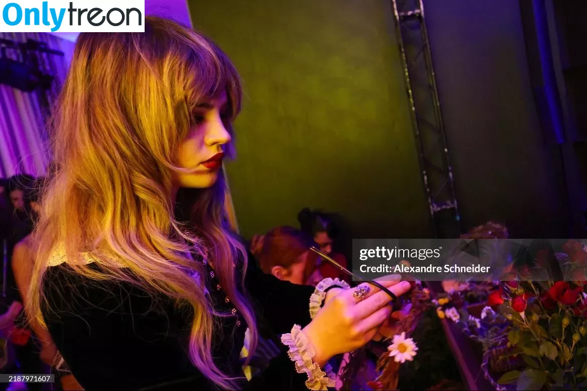 Sophie Thatcher голая photo #0384 (soapy.t / sophie_thatcher)