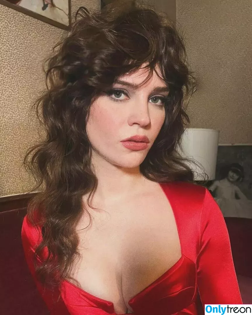 Sophie Thatcher голая photo #0388 (soapy.t / sophie_thatcher)