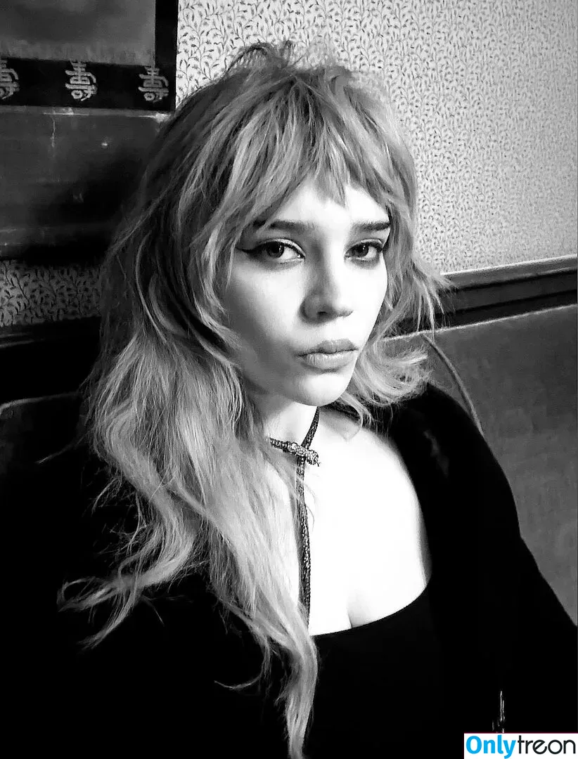 Sophie Thatcher голая photo #0430 (soapy.t / sophie_thatcher)