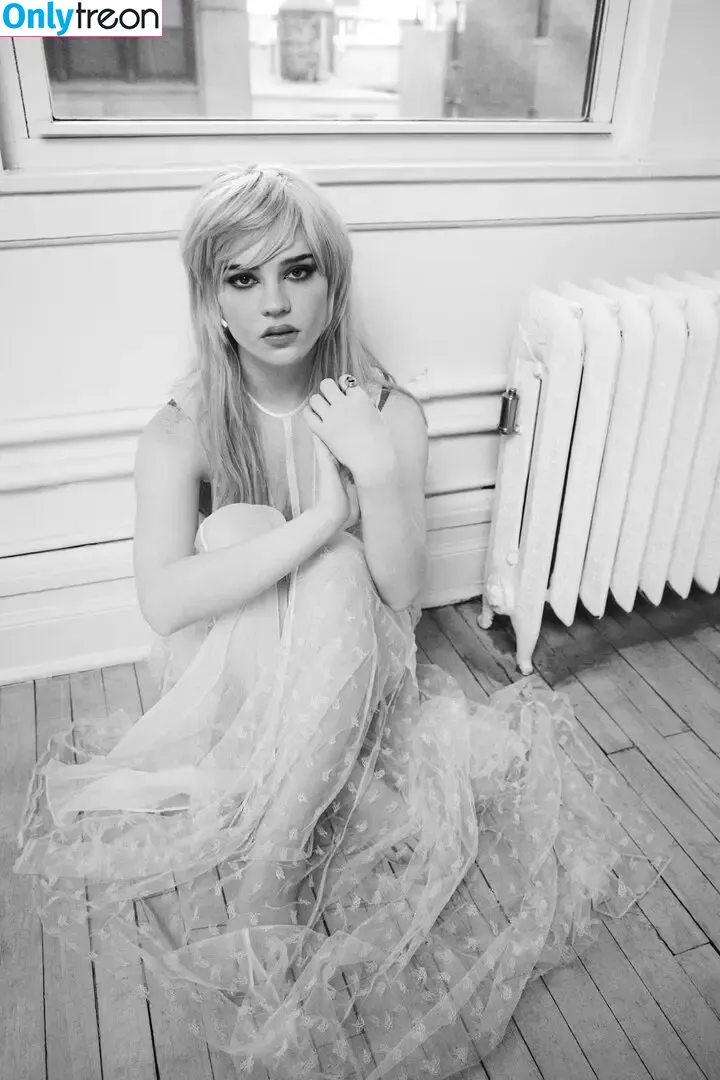 Sophie Thatcher голая photo #0636 (soapy.t / sophie_thatcher)