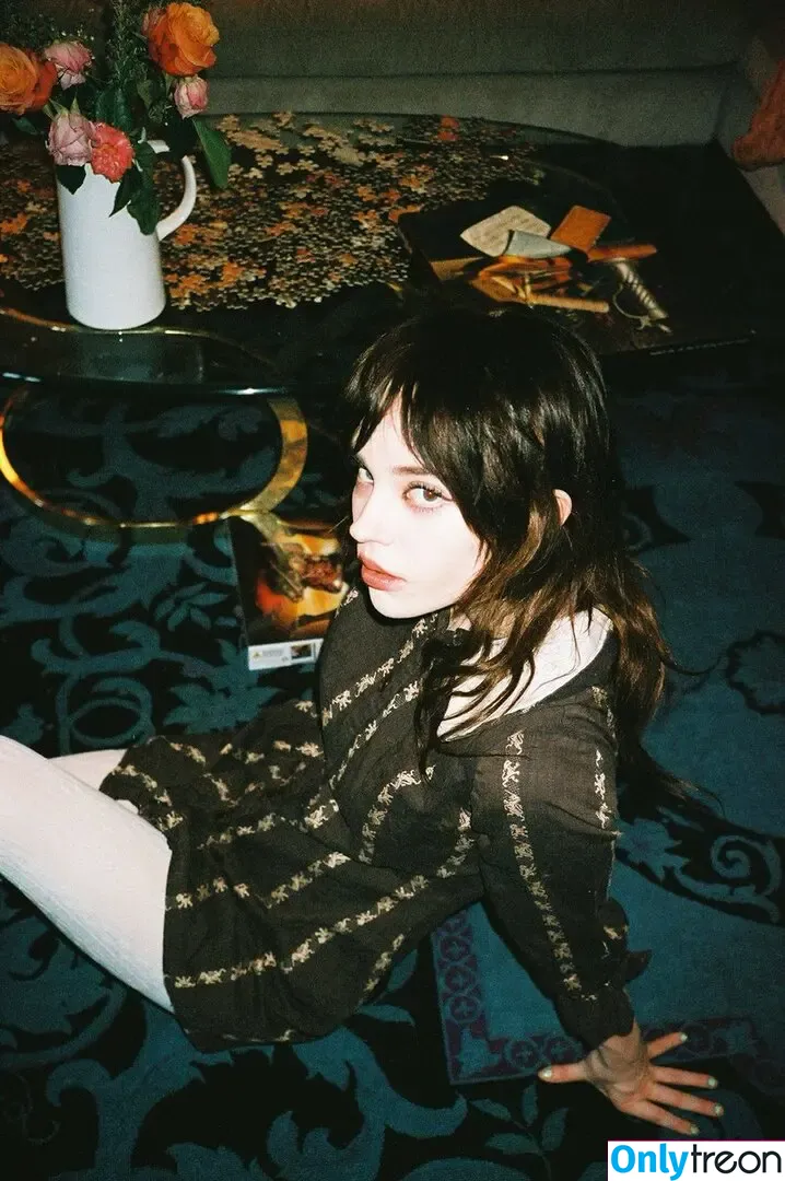 Sophie Thatcher голая photo #0788 (soapy.t / sophie_thatcher)