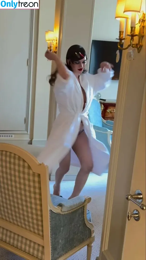 Sophie Thatcher nude photo #0902 (soapy.t / sophie_thatcher)