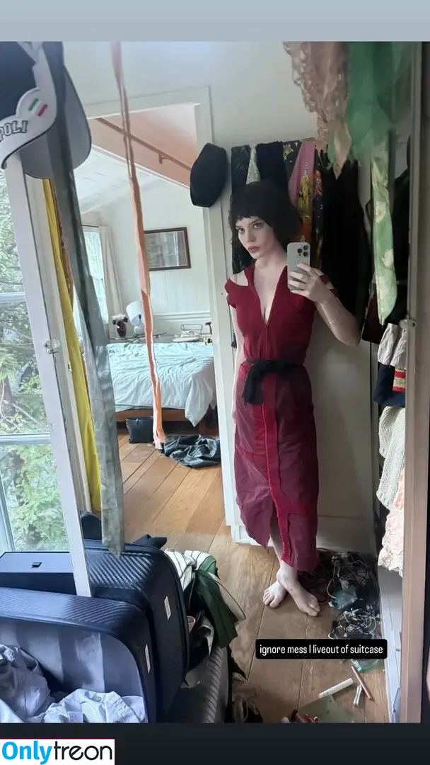 Sophie Thatcher nude photo #0907 (soapy.t / sophie_thatcher)