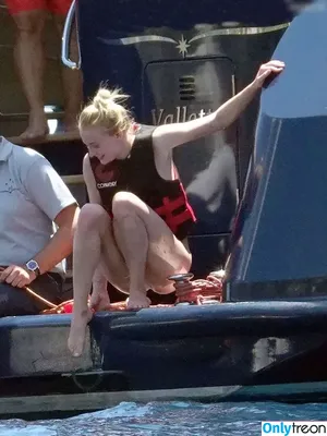 Sophie Turner / sexysophieturner / sophiet nude photo #0304