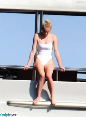 Sophie Turner / sexysophieturner / sophiet nude photo #0306