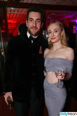 Sophie Turner / sexysophieturner / sophiet nude photo #0455