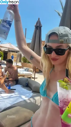 Sophie Turner / sexysophieturner / sophiet nude photo #0493