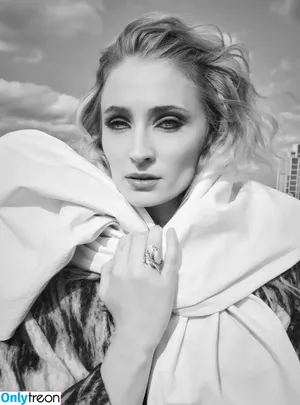 Sophie Turner / sexysophieturner / sophiet nude photo #0555