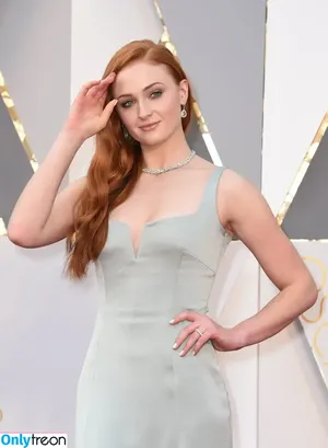 Sophie Turner / sexysophieturner / sophiet nude photo #0558