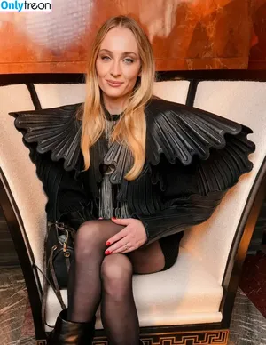 Sophie Turner / sexysophieturner / sophiet nude photo #0579